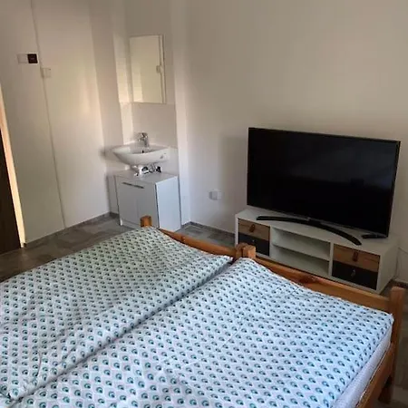 Nad Kupaliskom 度假居 *