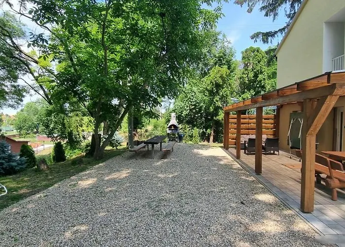 Nad Kupaliskom בית נופש Santovka